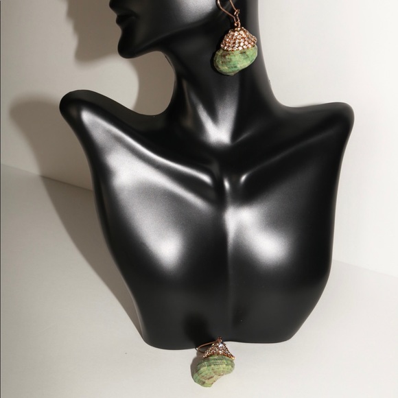 “Glam Shell” Fashion Earrings - Picture 3 of 3